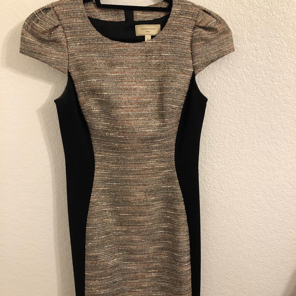 Silhouette dress with cap sleeves